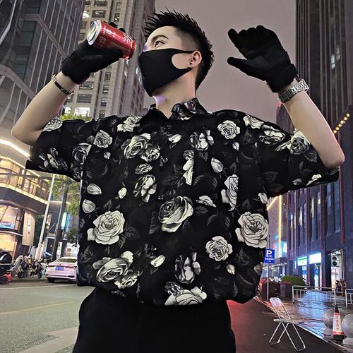 男士黑色花衬衫怎么搭配什么裤子