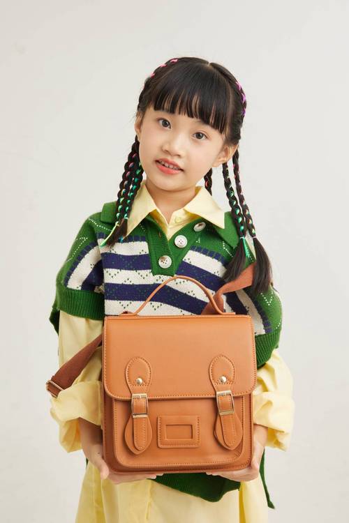 小学生适合什么发型女