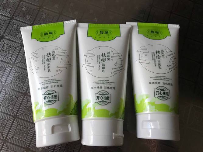 馥?牛奶美白洗面奶怎么样