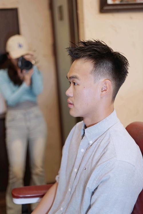 男发际线高适合什么发型