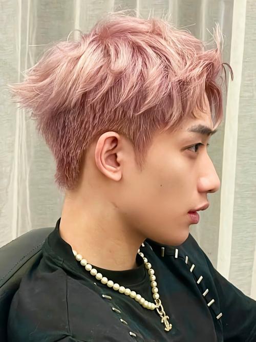 圆脸适合烫什么发型男
