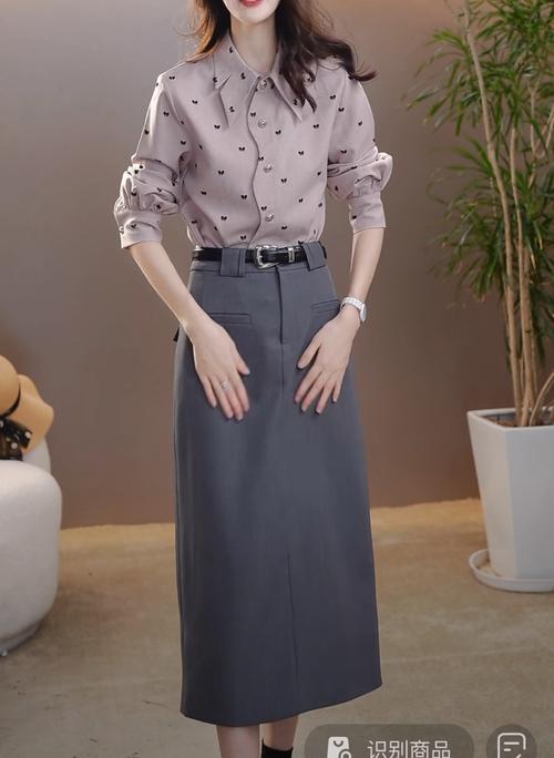 花衬衫配什么裤子女