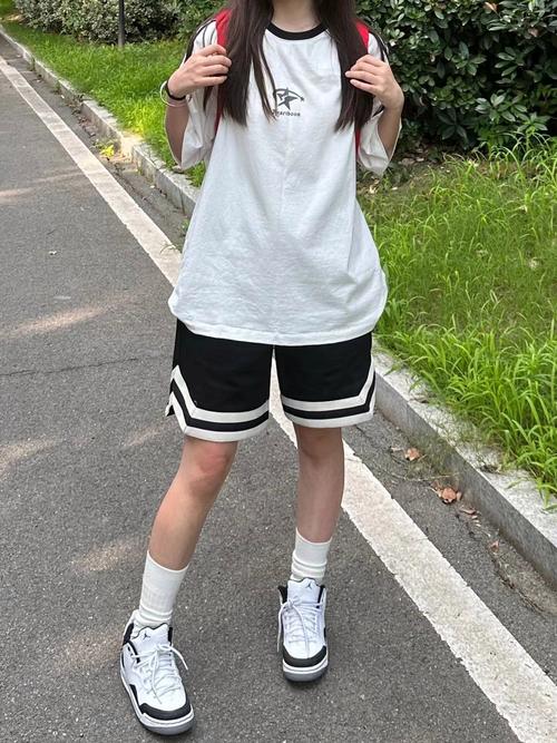 短运动裤怎么搭配衣服