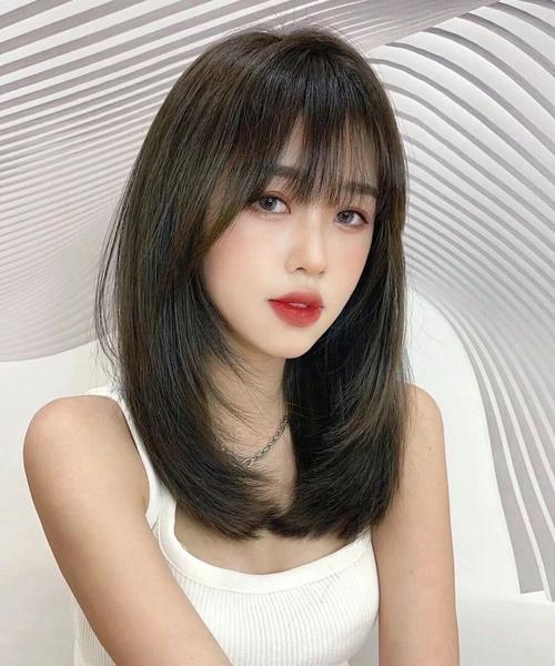 什么发型不显脸长