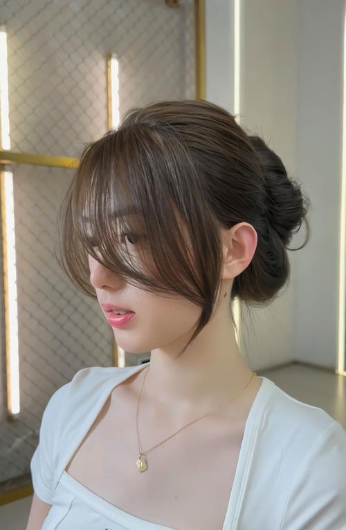 脑门窄适合什么刘海