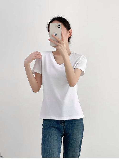 一件白色t恤怎么搭配
