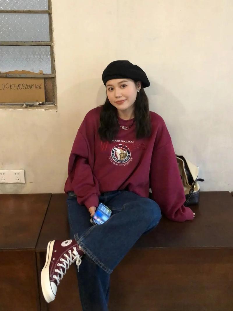 红色帆布鞋怎么搭配衣服
