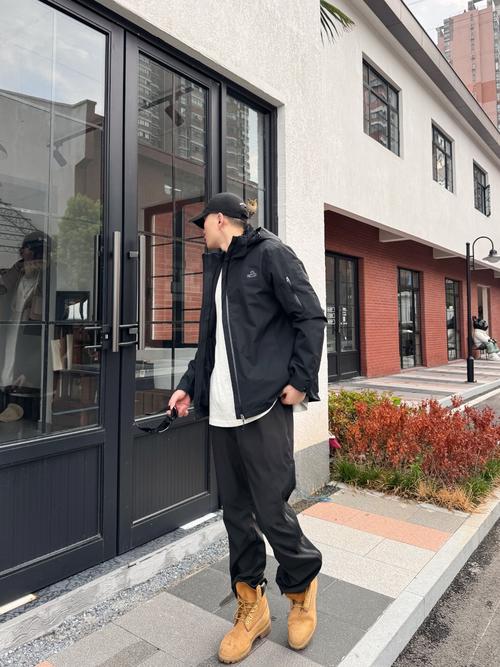 冲锋衣怎么搭配图片