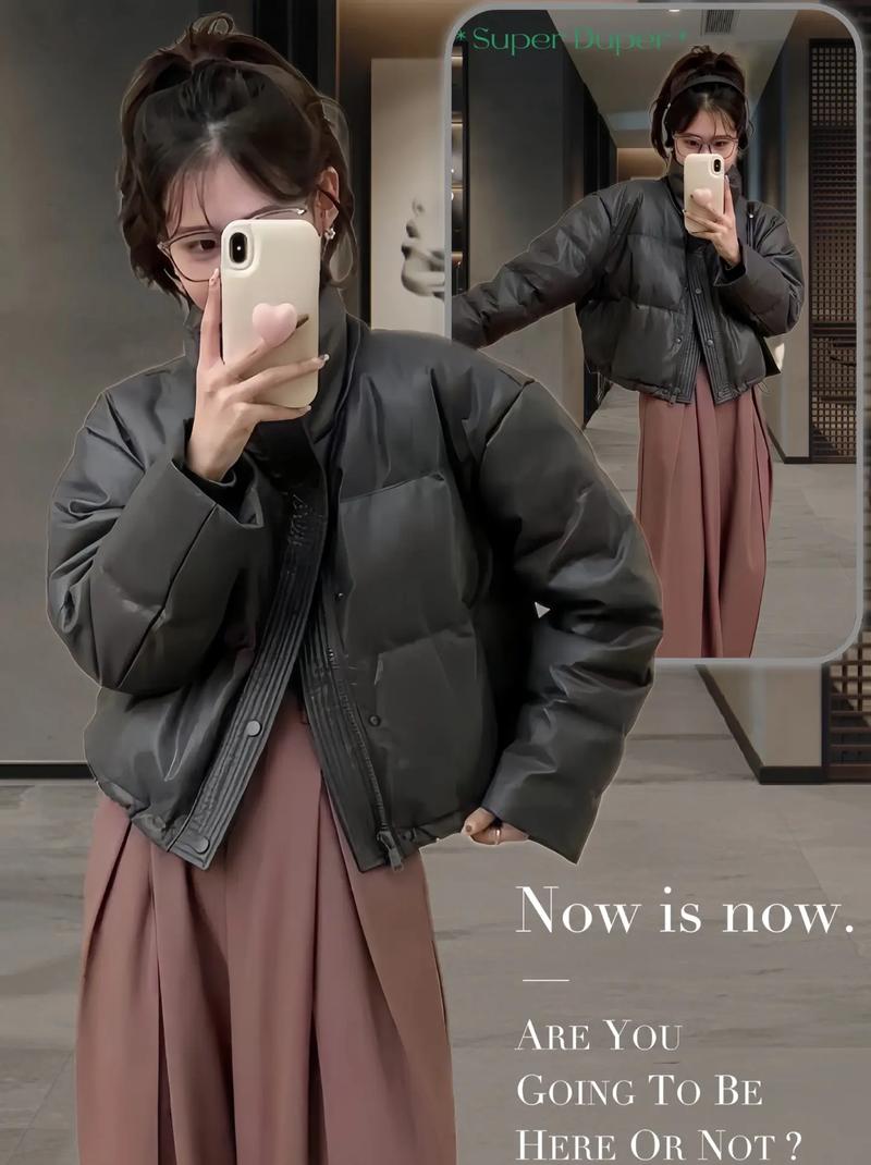 黑色无领羽绒服短装PU皮怎么搭配