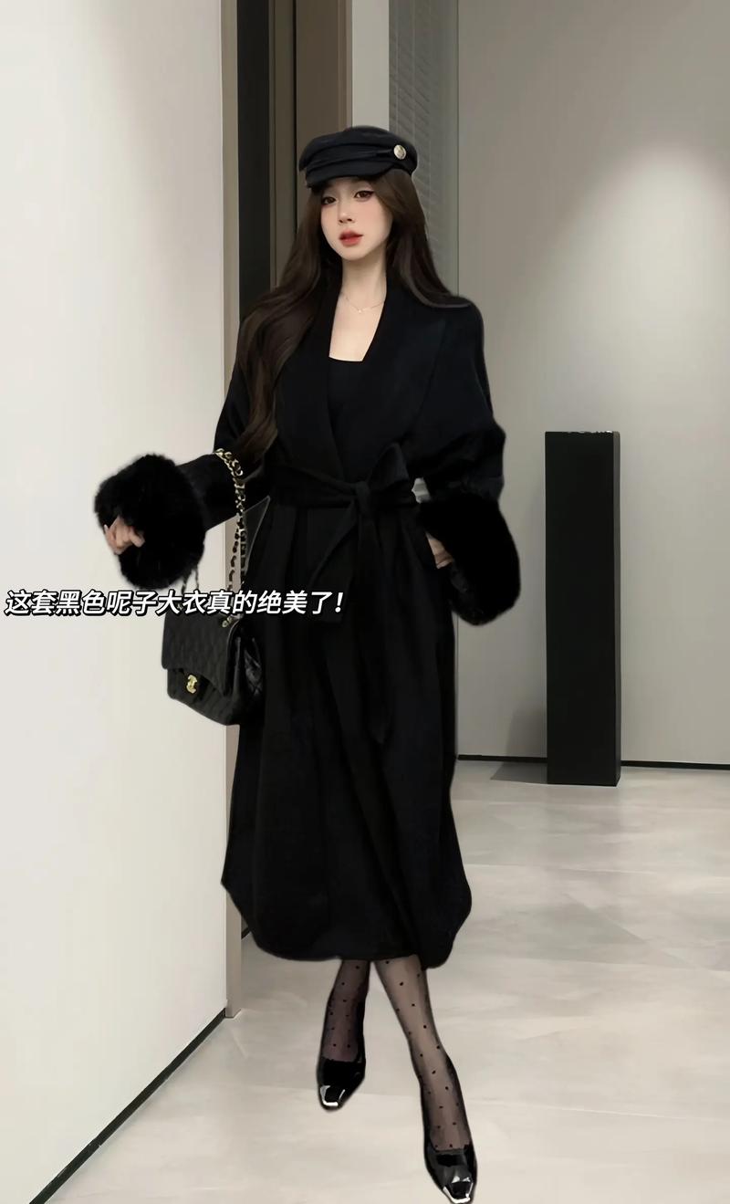 黑色尼子不带袖裙子怎么搭配