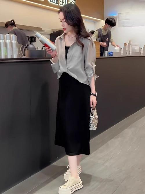 黑色裙子搭配什么颜色上衣