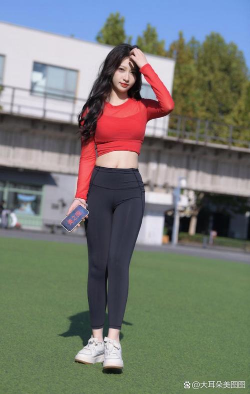 紧身裤怎么搭配图片