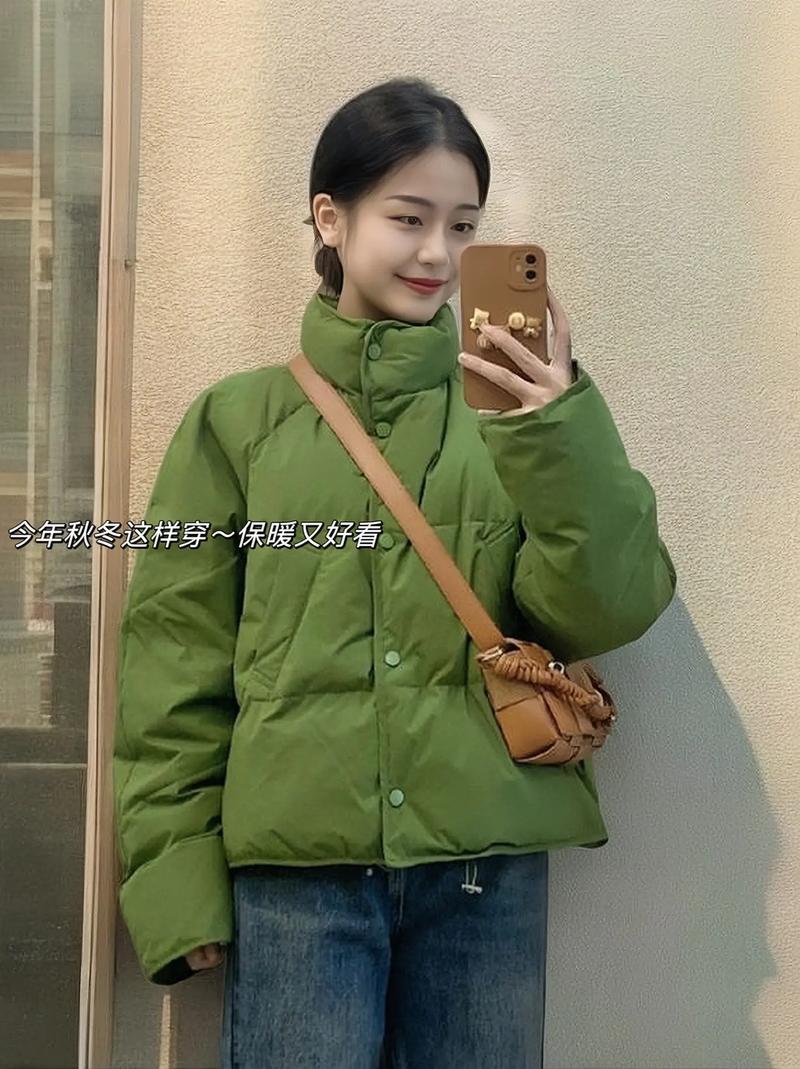 绿色棉衣怎么搭配裤子