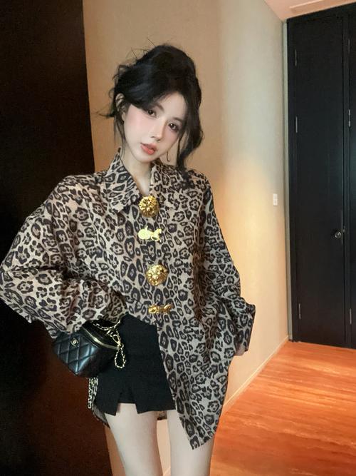 宽松豹纹衣服怎么搭配图片