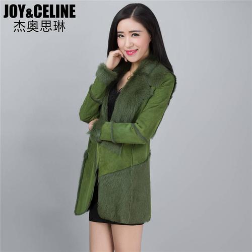 军绿色皮毛一体衣服怎么搭配