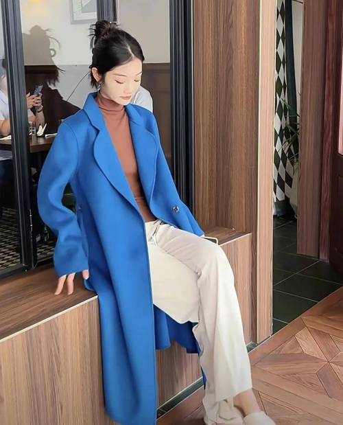 蓝色衣服适合什么肤色