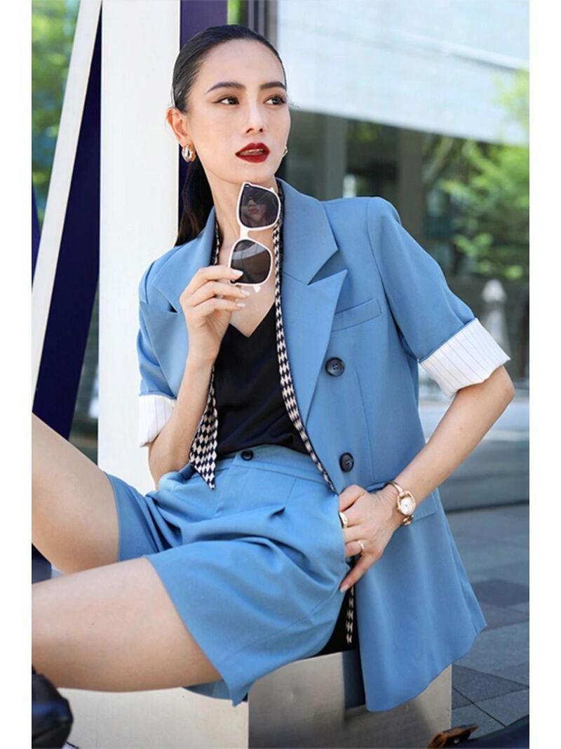 蓝色衣服适合什么肤色