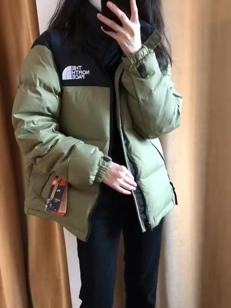 橄榄色羽绒夹克怎么搭配