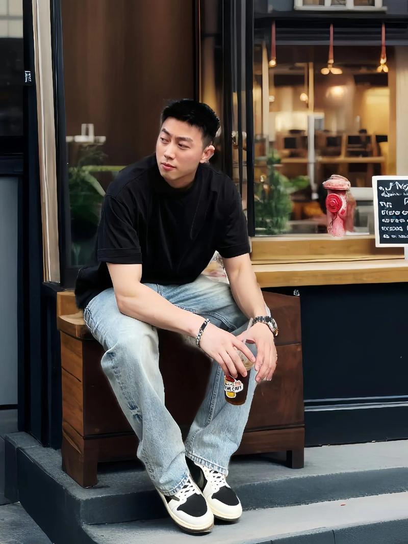 男牛仔裤怎么搭配