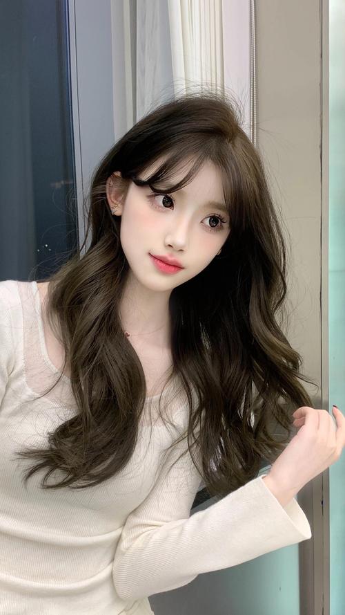 头发染什么颜色显脸白