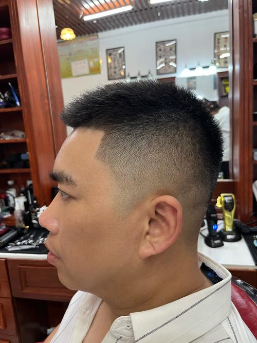 男的剪什么发型好看