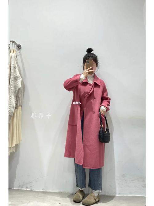 桃粉大衣怎么搭配