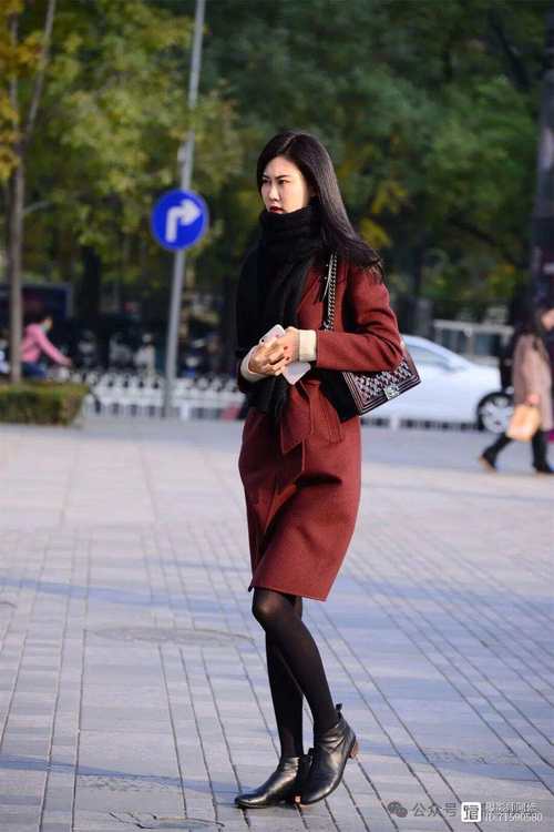 酒红短靴怎么搭配