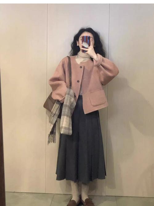 短呢子大衣怎么搭配