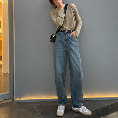 宽松牛仔裤配什么衣服