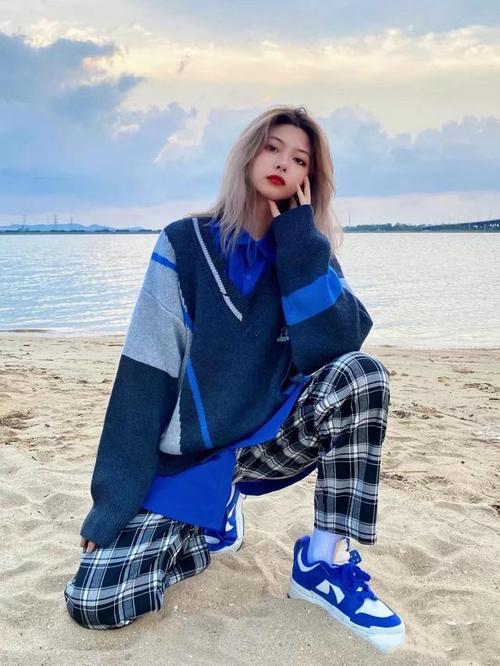 蓝色鞋子怎么搭配女装