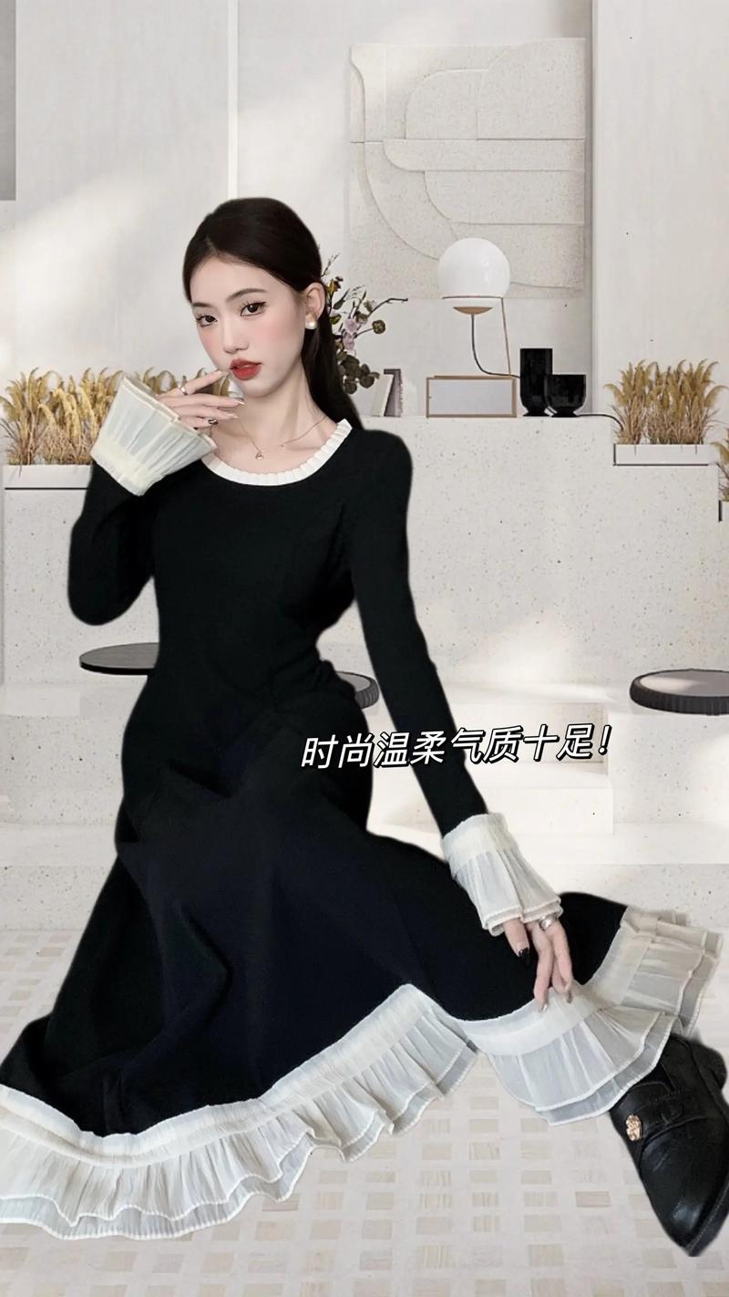 怎么搭配黑色喇叭裙