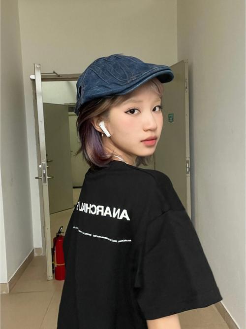 短发怎么搭配帽子