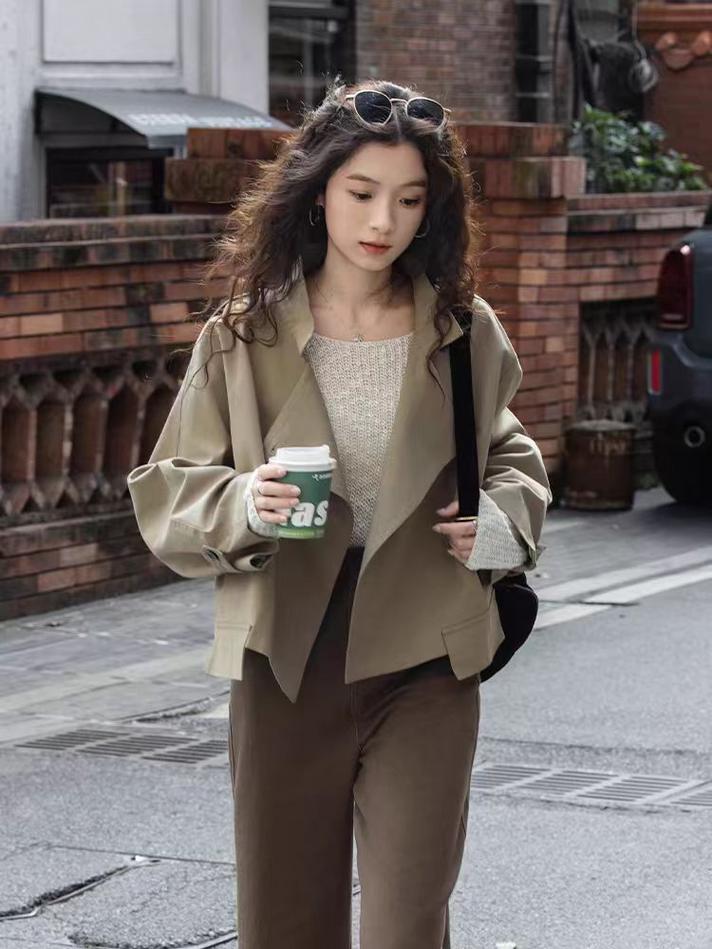 短款风衣搭配什么鞋子