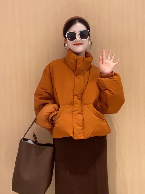 橘色短外套怎么搭配