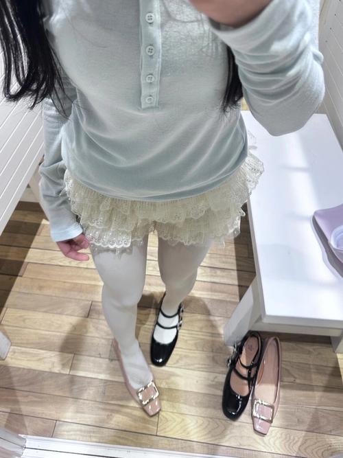 冬天白色裤袜怎么搭配