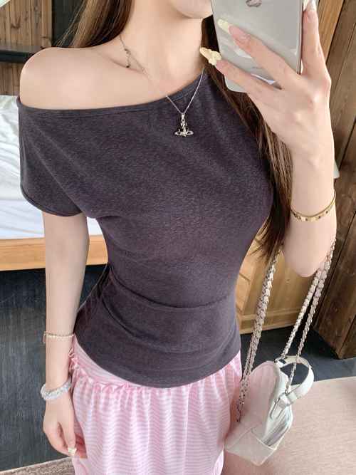 露肩衣服怎么搭配才好