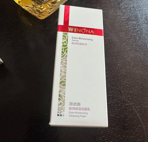极润洗面奶怎么模样