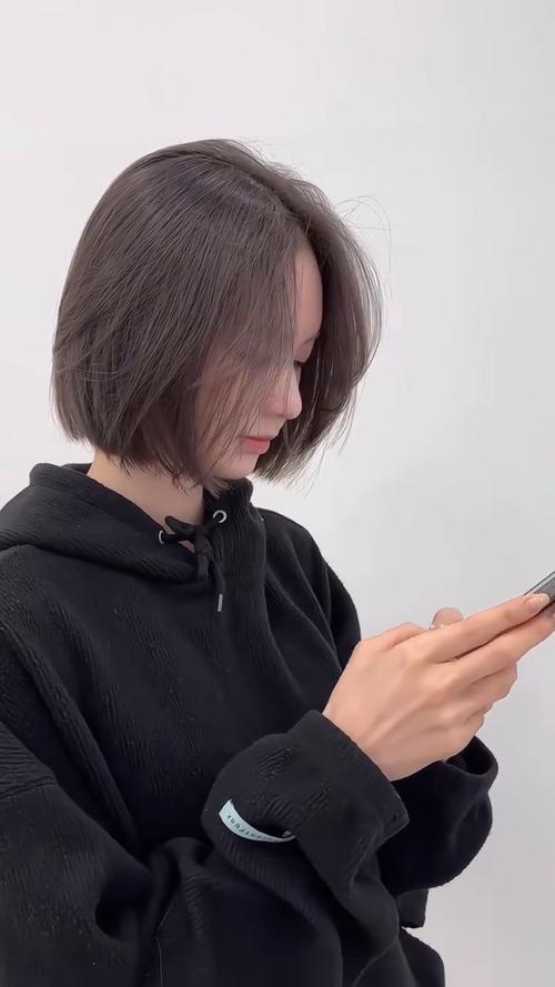 方脸女生适合什么短发
