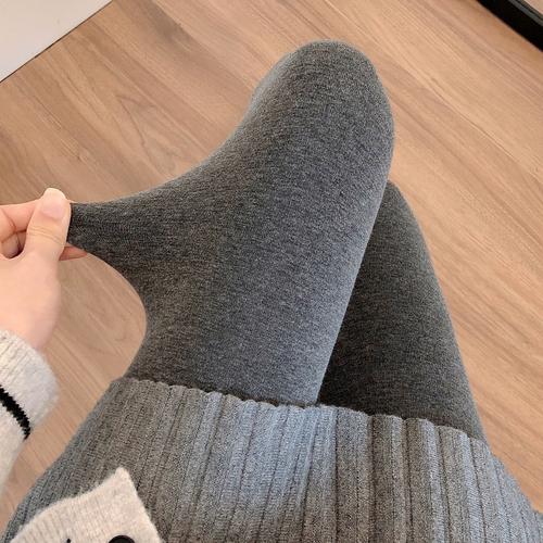 咖啡色打底袜怎么搭配
