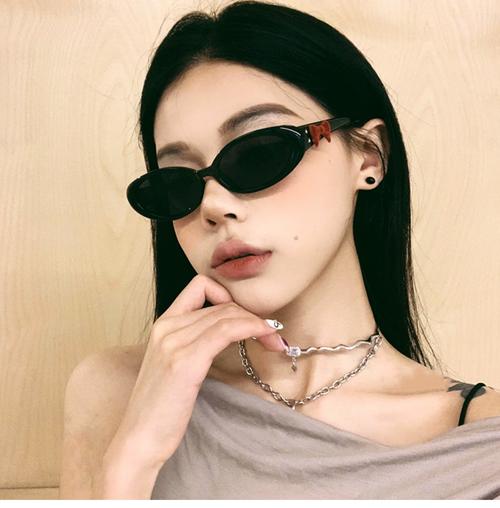 瓜子脸适合什么墨镜