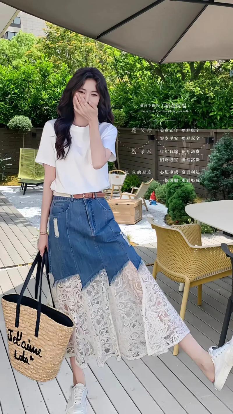 白色蕾丝半裙怎么搭配