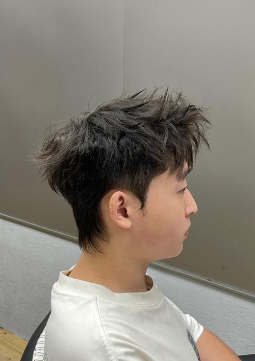 大圆脸适合什么发型男