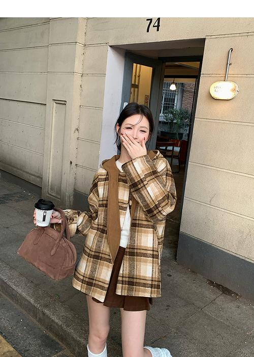 棕色格子大衣怎么搭配