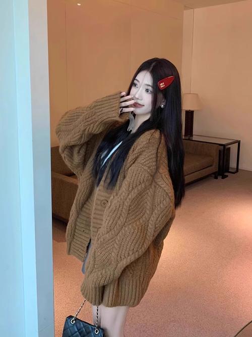 棕色开衫怎么搭配图片