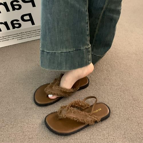 棕色凉鞋怎么搭配连衣裙