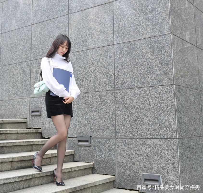 包脚面的高跟鞋怎么搭配裙子