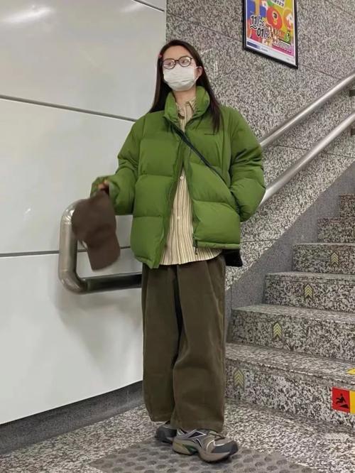 绿色棉袄怎么搭配时尚