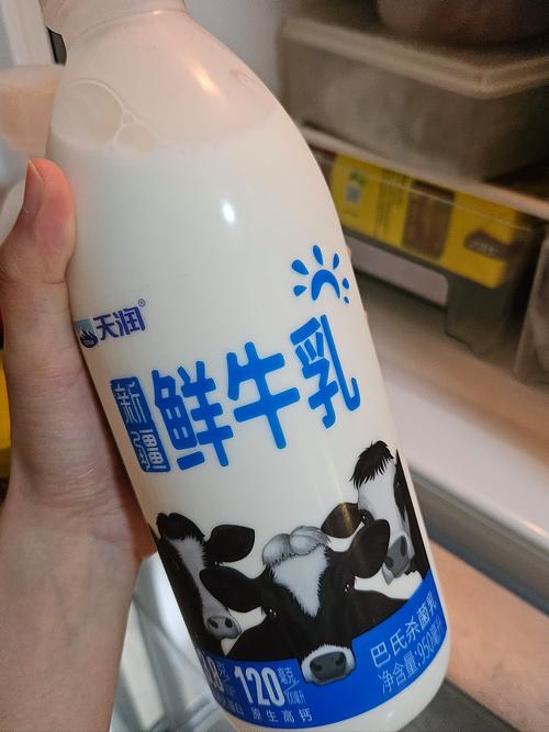 喝牛奶吃什么