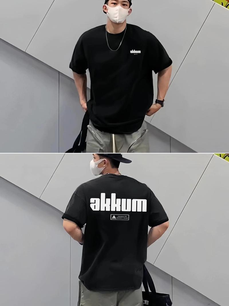 男款T恤怎么搭配