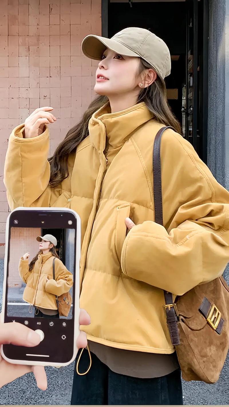 姜黄色羽绒服怎么搭配